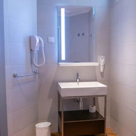 Easyhotel Hotel 2*