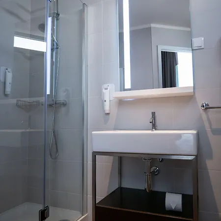Easyhotel Hotel 2*