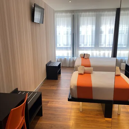 Easyhotel Hotel 2*