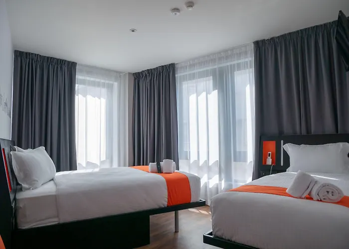Easyhotel 2*