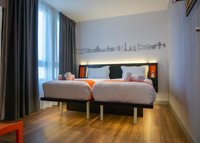 Easyhotel 2*