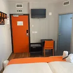 Ξενοδοχείο Easyhotel 2*