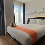 Easyhotel Hotel 2*