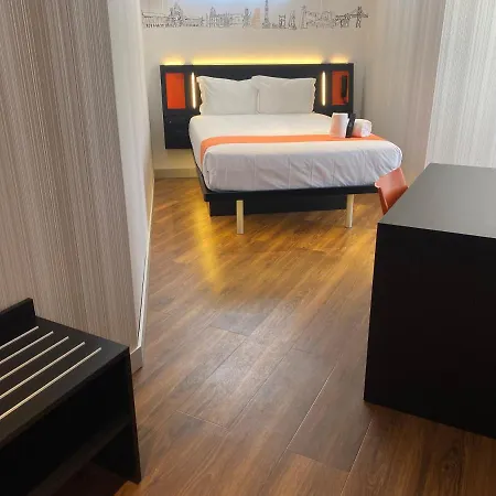 Easyhotel Hotel 2*