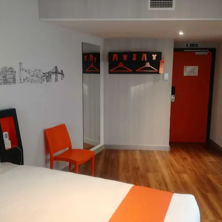 酒店 Easyhotel 2*