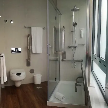 מלון Easyhotel 2*