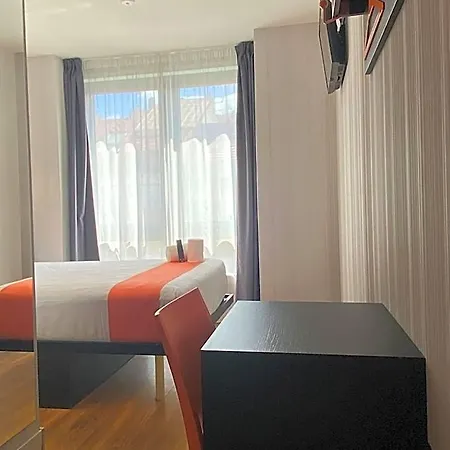 فندق Easyhotel 2*
