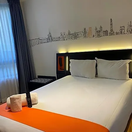 Easyhotel 酒店 2*