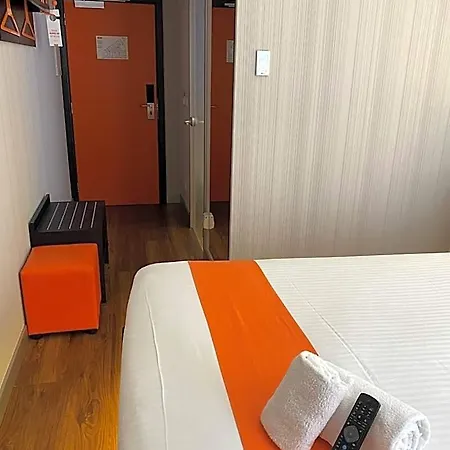 Easyhotel 酒店 2*
