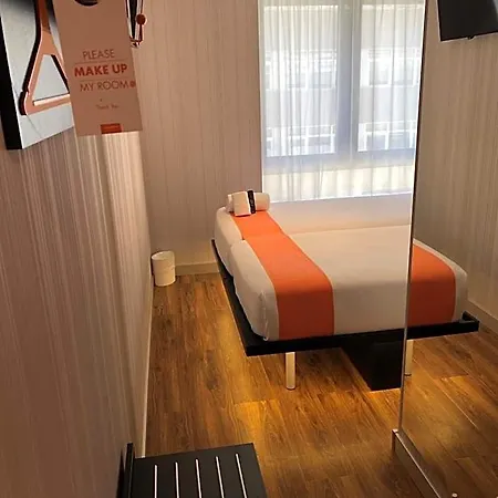 Easyhotel فندق 2*