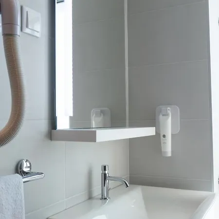 Easyhotel Hotel