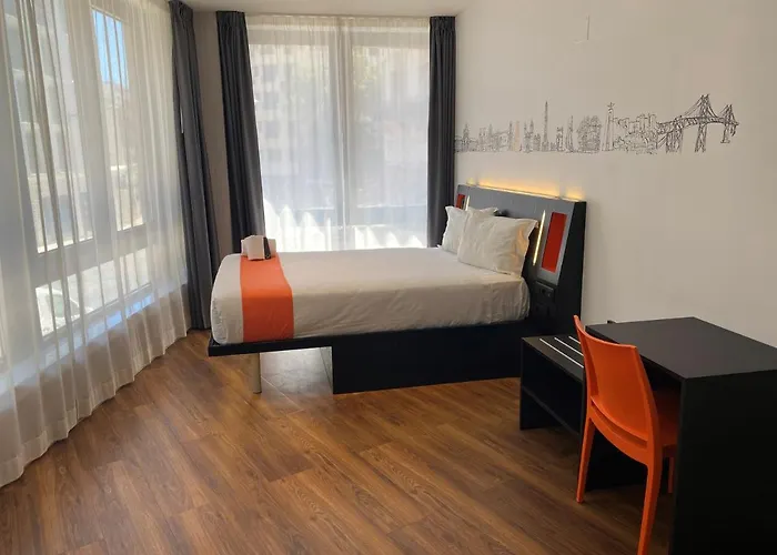Easyhotel