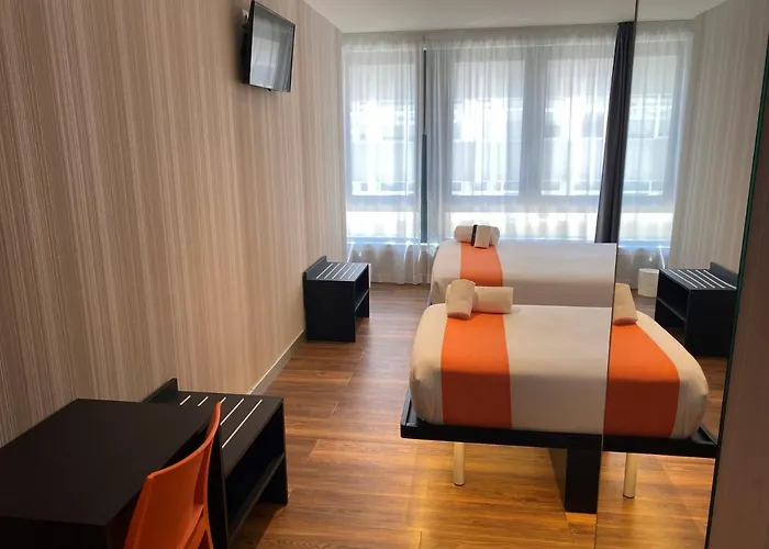 Easyhotel 2*