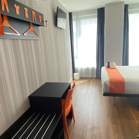 Easyhotel Hotel