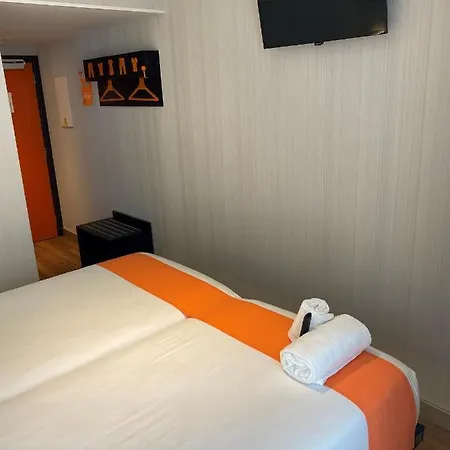 Easyhotel Hotel 2*