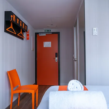 Easyhotel