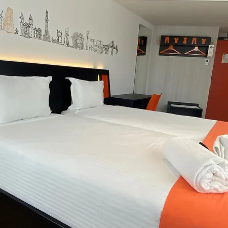 Easyhotel Hotel 2*