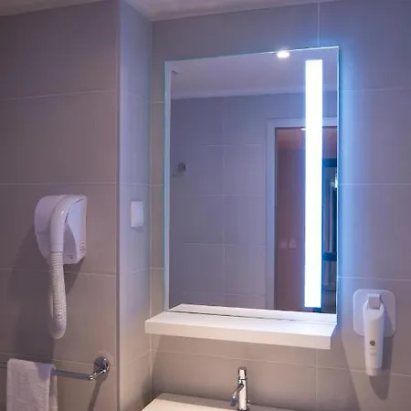 Easyhotel Szálloda 2*