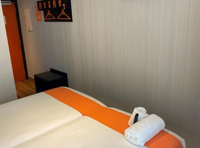 Easyhotel Ξενοδοχείο 2*